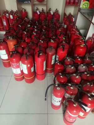 火災(zāi)時(shí)——濕毛巾捂口鼻逃生，你死定了！消防器材的正確用法